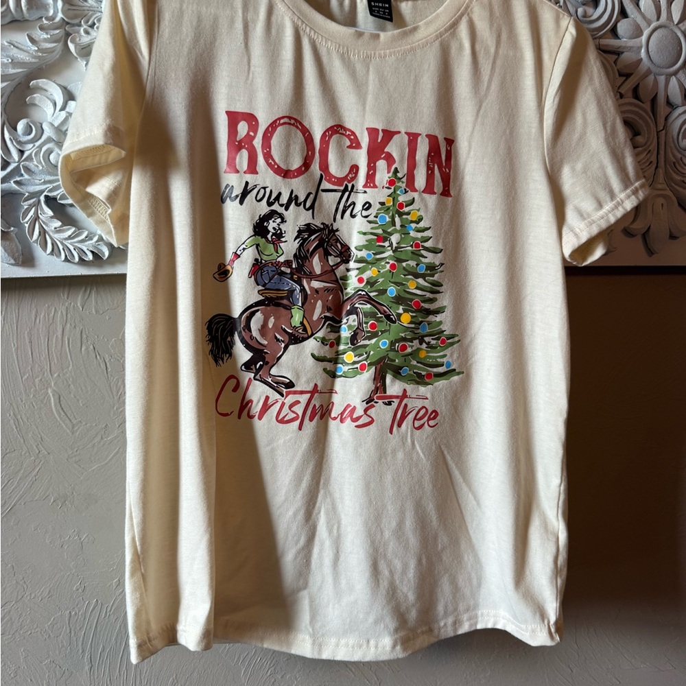 SHEIN Cream and Red Festive Graphic Tee Small